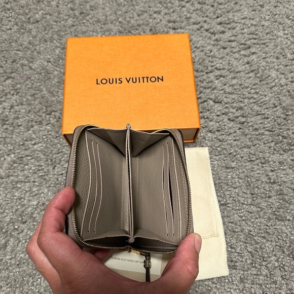 Louis Vuitton Zippy Coin Wallet - Picture 6 of 6